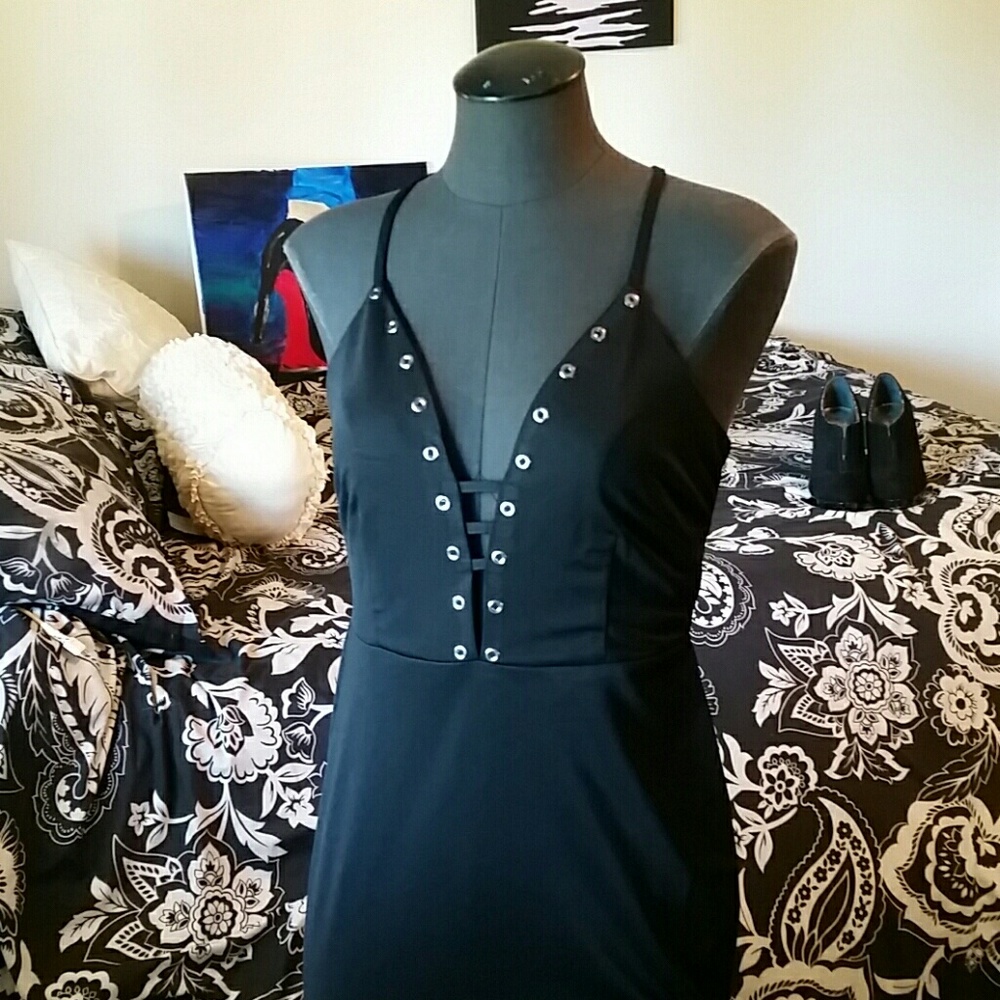 Black Vcut dress